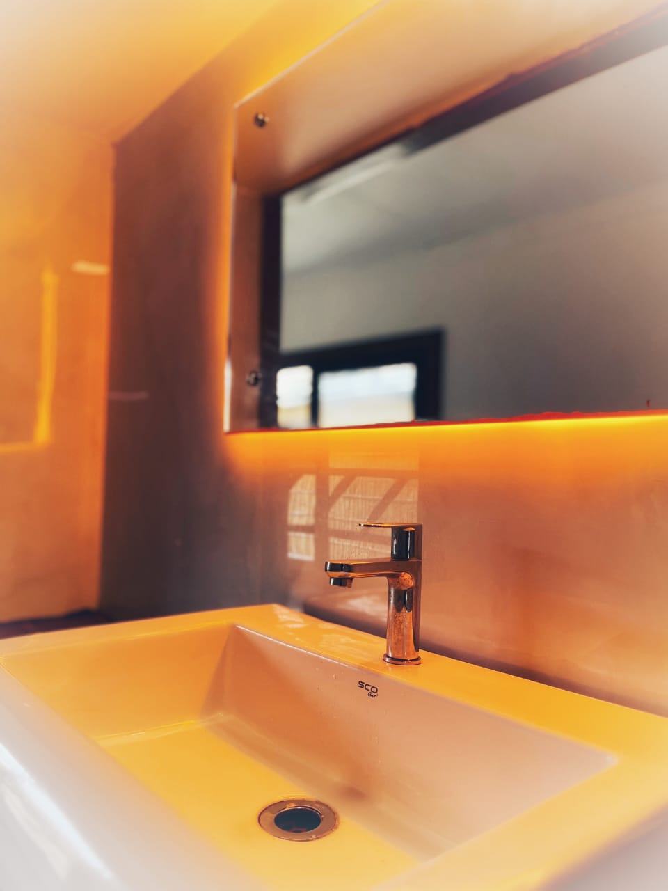 Deluxe Houseboat Image 5