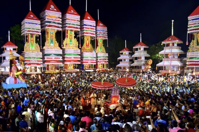 Celebrate Nehru Trophy Boat Race, Onam, Temple Utsavams, and Traditional Kerala Cultural Events During Your Backwater Journey