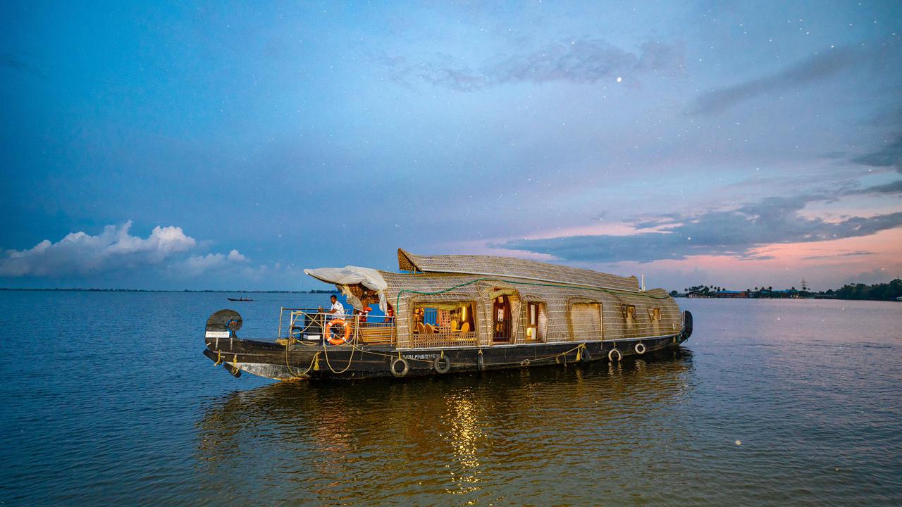 Traditional Kerala Houseboat - Authentic Backwater Experience